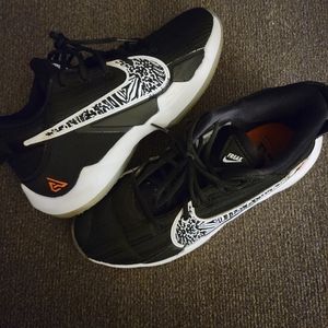 Boys Grade School Nike Giannis Basketball Shoes Size 3Y